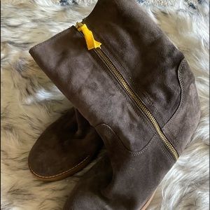 Like new Boden brown fur lined suede boot